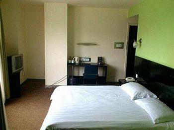 Motel168 Yin Du Road Inn Шанхай Екстериор снимка
